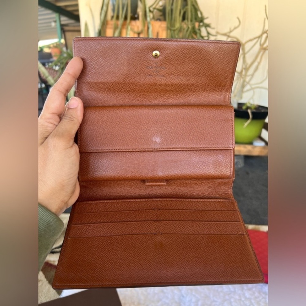 EUC Louis Vuitton Monogram Wallet in Brown and Gold - Picture 5 of 9